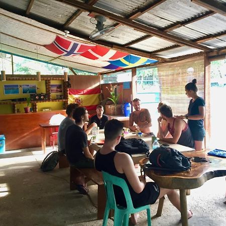 Fat Monkey Hostel Coron Exterior foto